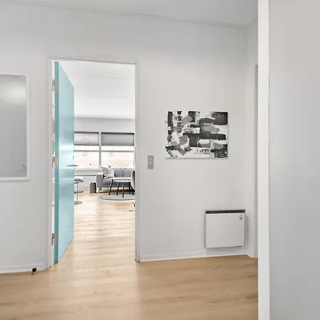 Bad, Lejl, 110 Apartment
